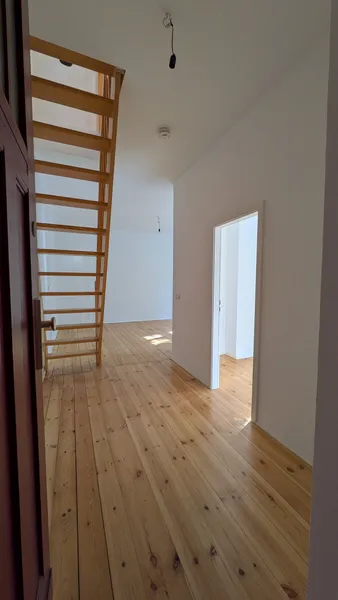 Helle 3-Zimmer Maisonettewohnung mit Einbauküche im Boxhagener-Kiez zu vermieten! — photo 1